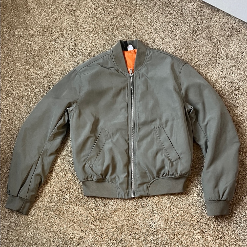 ❤️H&M Green Bomber Jacket with Ribbed Cuffs